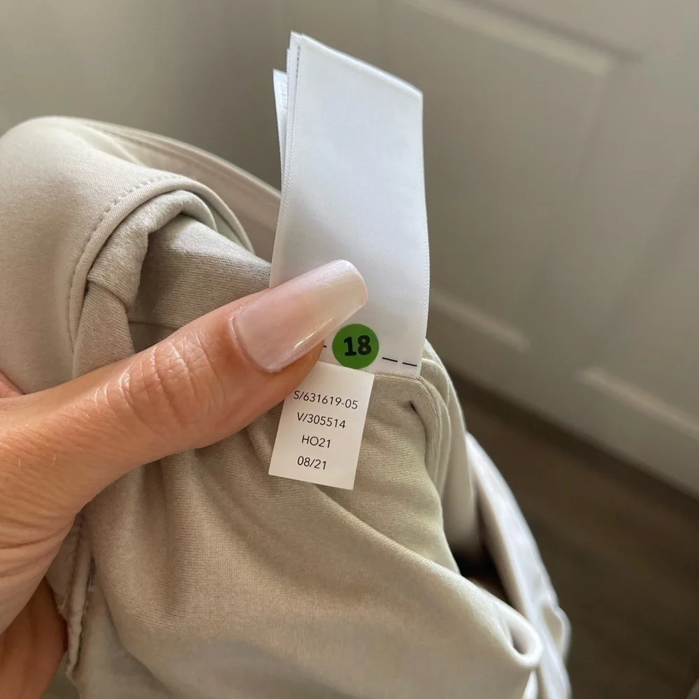 NWOT Athleta Chelsea Lined Cargo Pant - 25T - Picture 10 of 10